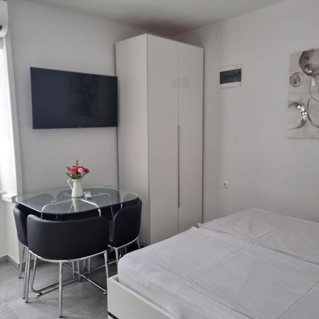 Apartments And Room Vela Senj  Exterior foto