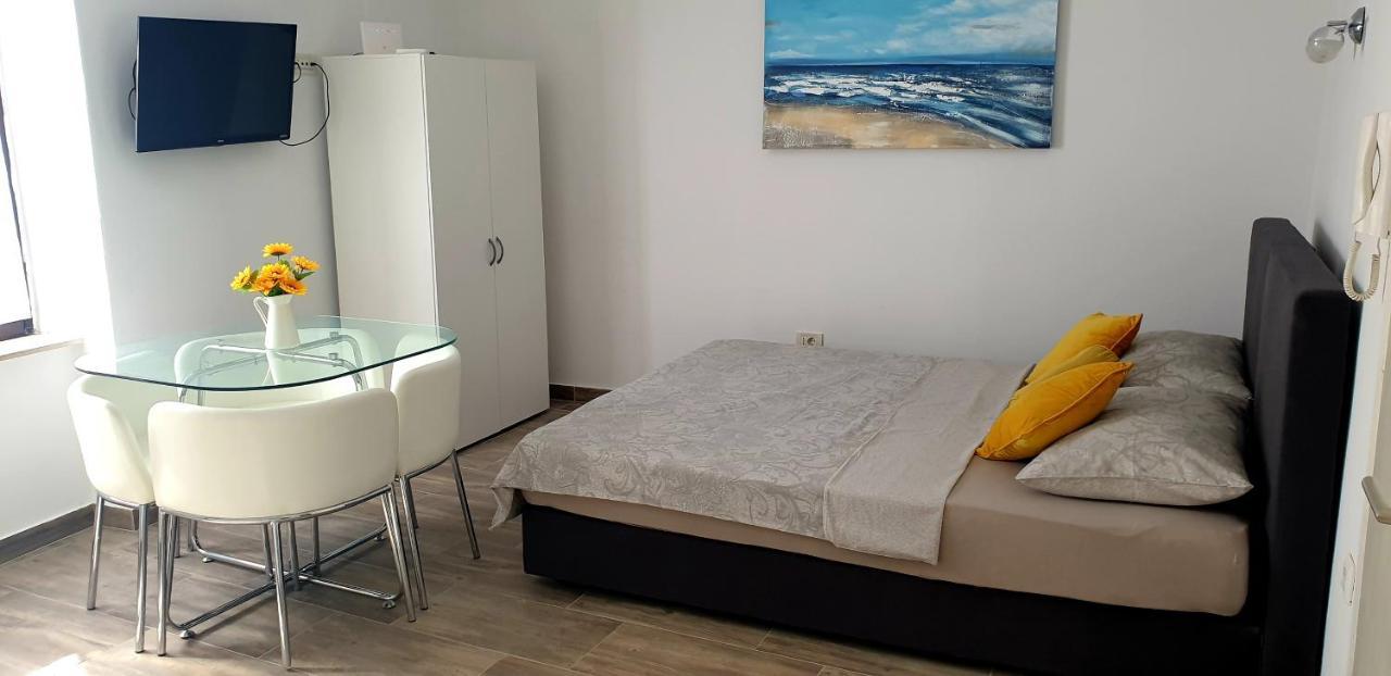 Apartments And Room Vela Senj  Exterior foto