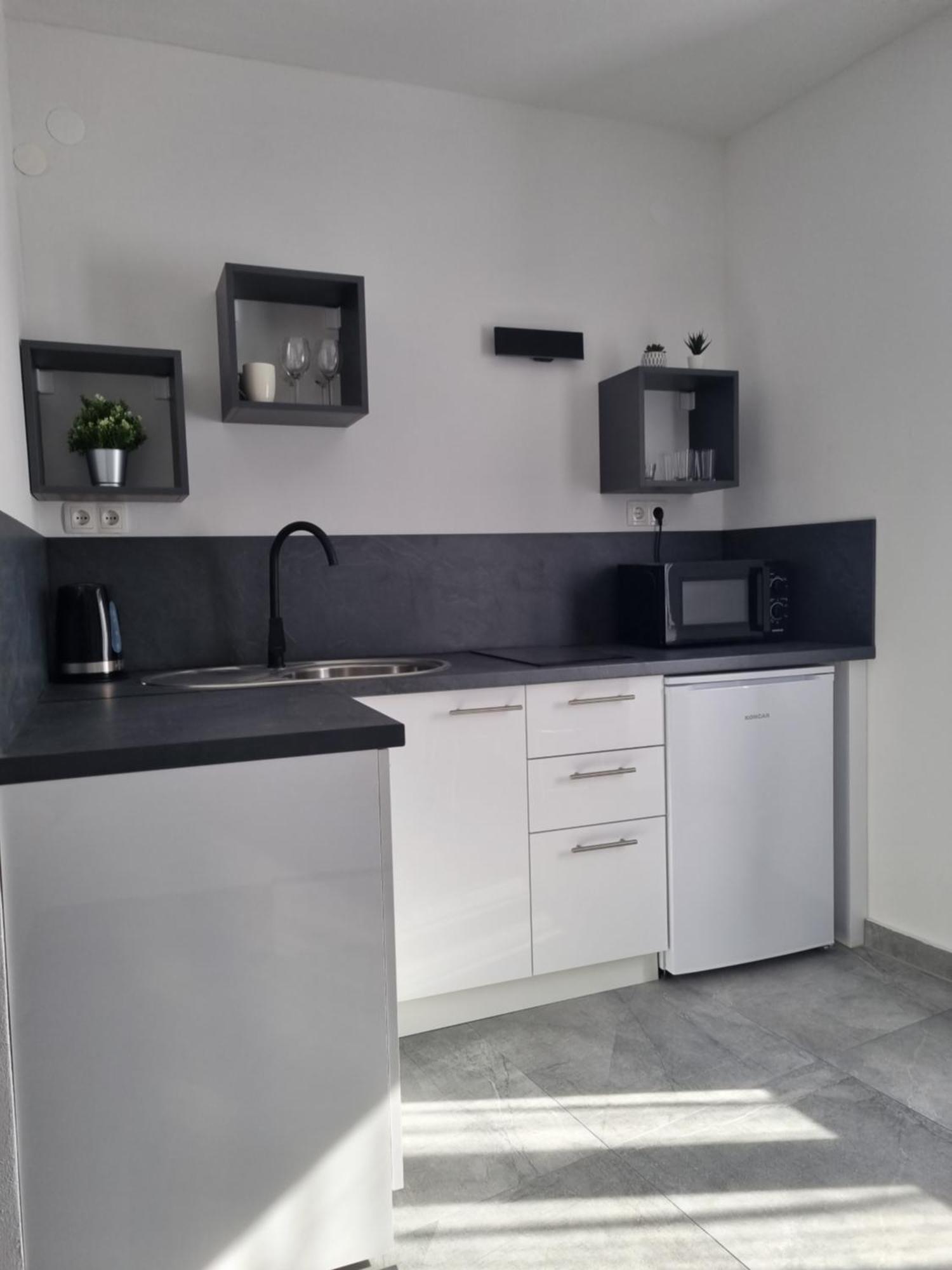 Apartments And Room Vela Senj  Habitación foto